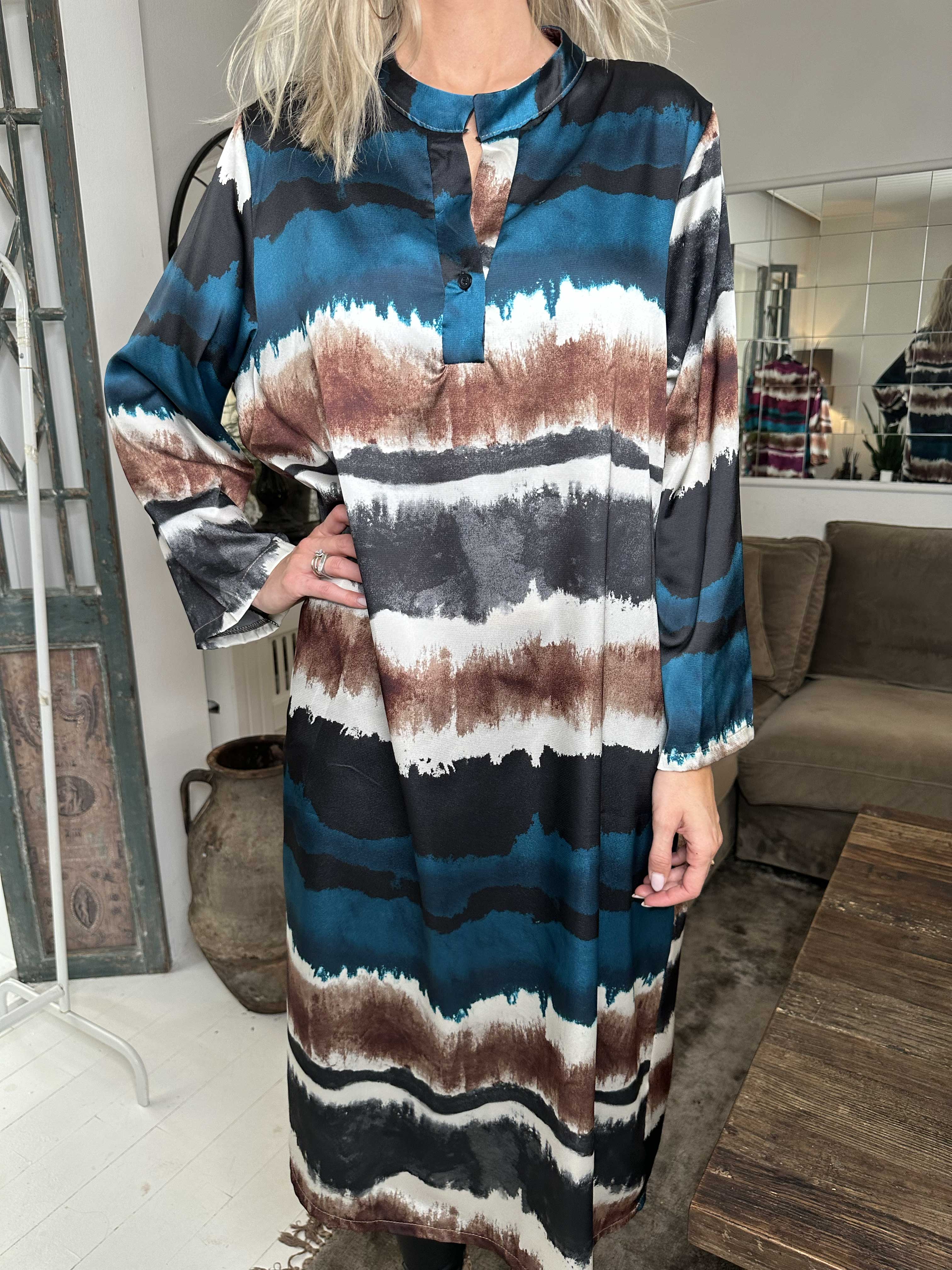 Merina - Lang kjole i batik mønster